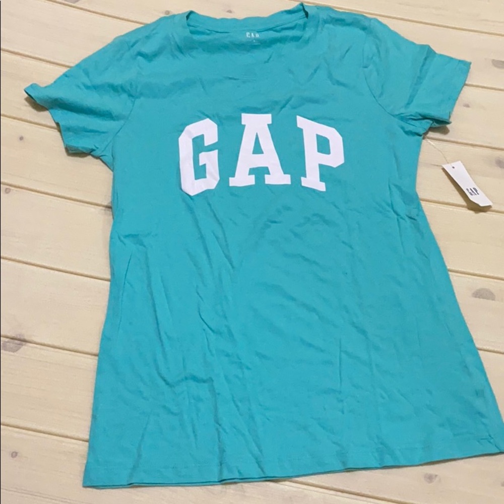 Gap t shirt NWT